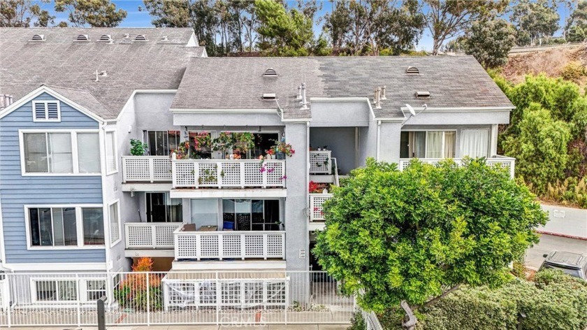 Welcome to your perfect beach retreat! This inviting studio - Beach Condo for sale in Dana Point, California on Beachhouse.com