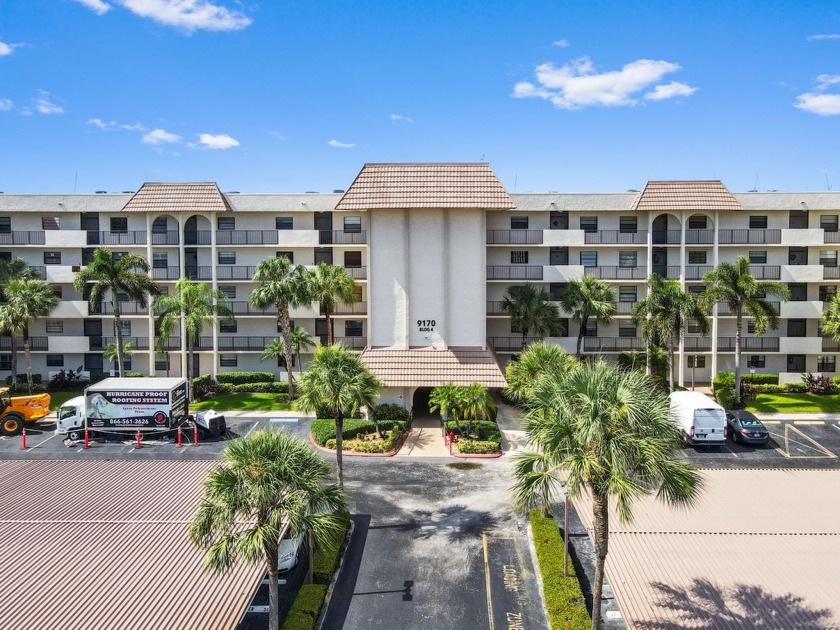 Welcome to this inviting 2-bedroom, 2-bathroom condo in the - Beach Condo for sale in Boca Raton, Florida on Beachhouse.com