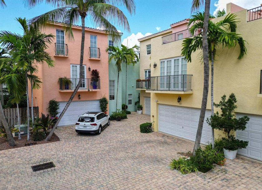 Luxury Townhouse with 2-Car Garage and Private Pool. Welcome to - Beach Townhome/Townhouse for sale in Fort Lauderdale, Florida on Beachhouse.com