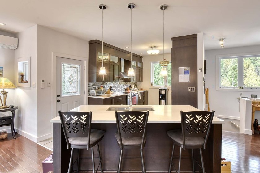 Beautiful high quailty 4 bdrm bungalow with 2.5 baths - Beach Home for sale in Mont-Tremblant, Quebec on Beachhouse.com
