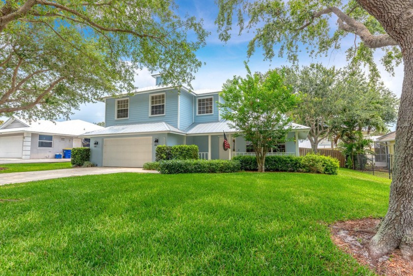 This inviting 2910sqft, 4 bedroom, 3 1/2 bath, CBS home features - Beach Home for sale in Hobe Sound, Florida on Beachhouse.com