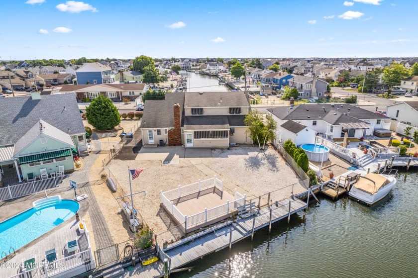 Shelter Cove - Waterfront - Waterviews from both front and back - Beach Home for sale in Toms River, New Jersey on Beachhouse.com