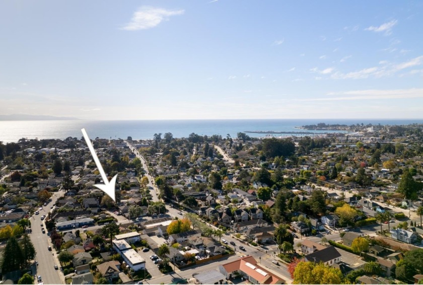 Tucked away in the heart of sunny Seabright, this classic beach - Beach Home for sale in Santa Cruz, California on Beachhouse.com