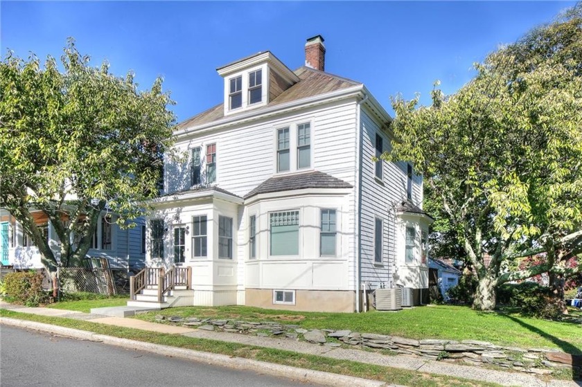Charming 4 Bedroom/2 Bath home has been extensively renovated - Beach Home for sale in Newport, Rhode Island on Beachhouse.com