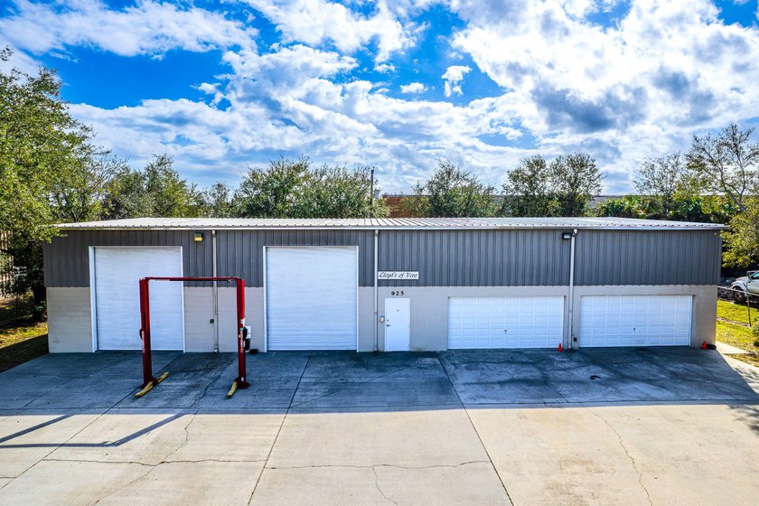 925 13th Lane offers a 5,580 SF clear span industrial warehouse - Beach Commercial for sale in Vero Beach, Florida on Beachhouse.com