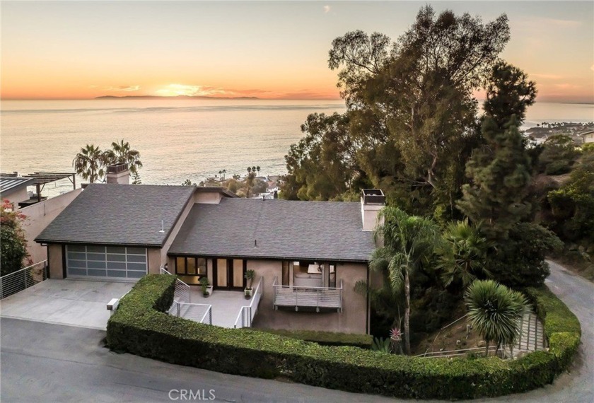 A contemporary, private coastal estate nestled into a hillside - Beach Home for sale in Laguna Beach, California on Beachhouse.com