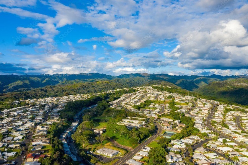 Welcome home to Pacific Palisades! Enjoy all the benefits of - Beach Home for sale in Pearl City, Hawaii on Beachhouse.com