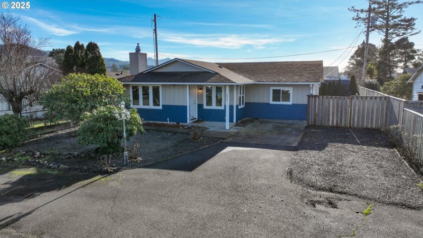 Adorable bungalow west of 101 on the quiet north end! A major - Beach Home for sale in Seaside, Oregon on Beachhouse.com