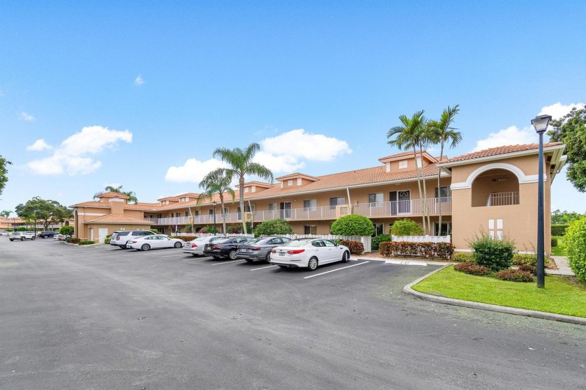 Spacious condo in desirable Coral Lakes community. Open concept - Beach Condo for sale in Boynton Beach, Florida on Beachhouse.com