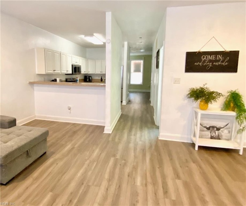 Recent massive price reduction! Move in ready and priced to sell - Beach Townhome/Townhouse for sale in Norfolk, Virginia on Beachhouse.com