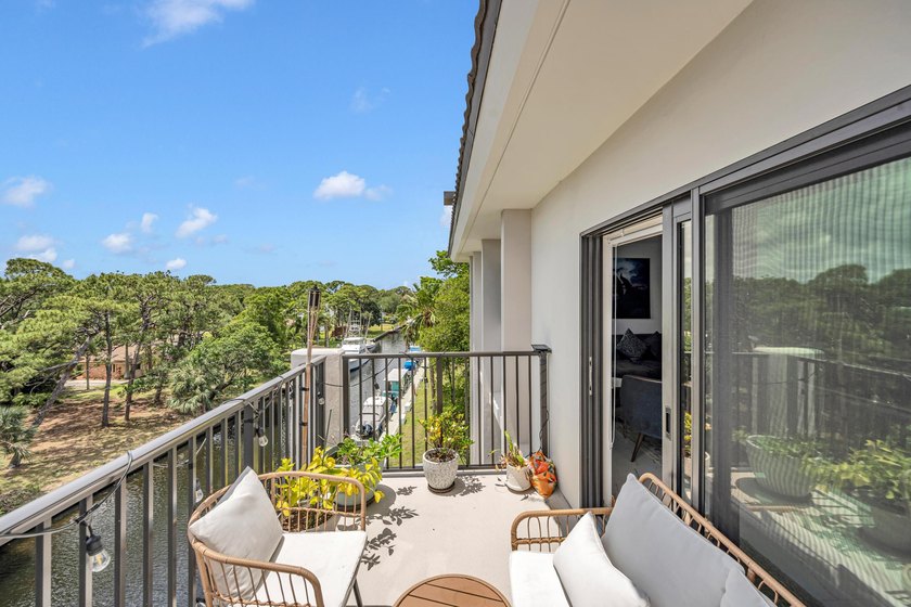 Fully renovated top-floor unit in River Reach offering expansive - Beach Condo for sale in Fort Lauderdale, Florida on Beachhouse.com
