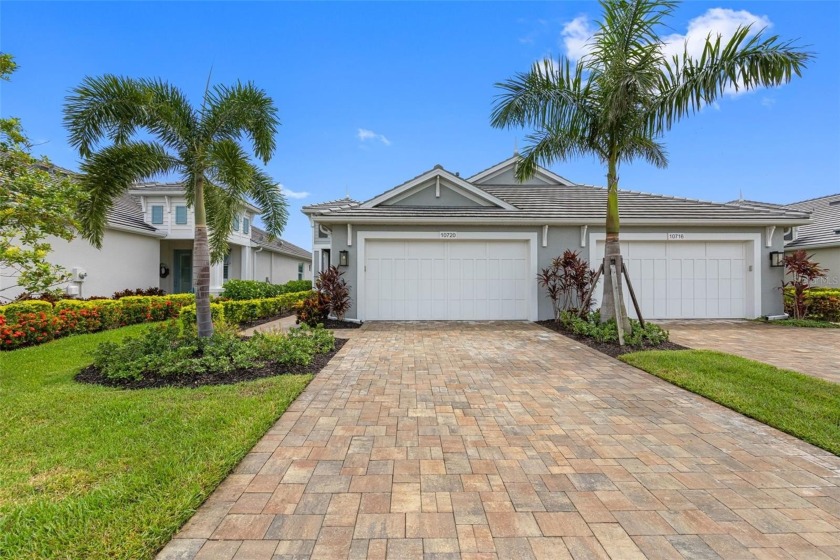 Motivated sellers! No CDD and right on a prestigious golf course - Beach Home for sale in Bradenton, Florida on Beachhouse.com