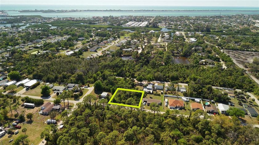 Vacant 0.29-acre residential lot on Palmetto Street in Englewood - Beach Lot for sale in Englewood, Florida on Beachhouse.com