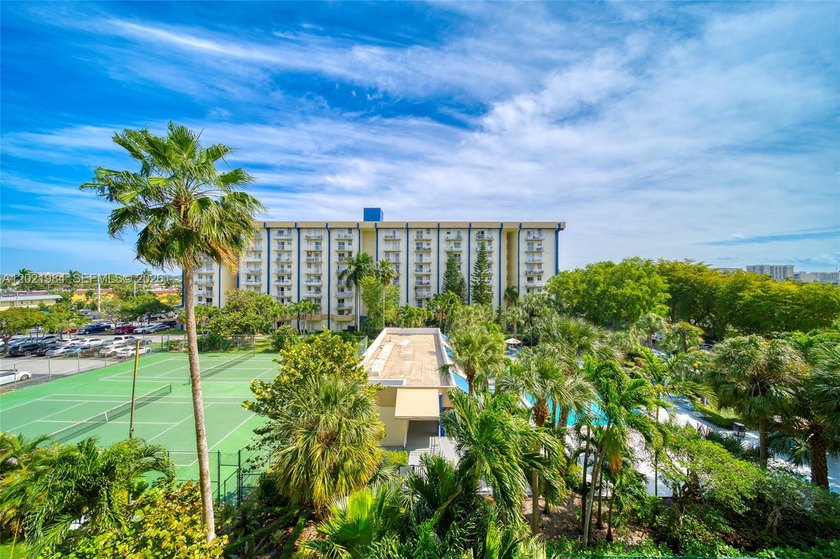 Spacious and bright 1BD/1BA condo with open layout, oversized - Beach Condo for sale in Miami, Florida on Beachhouse.com