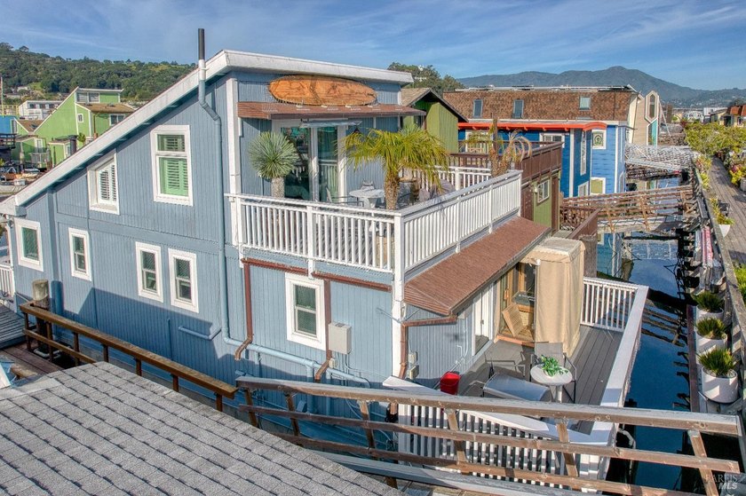 Experience the ultimate waterfront lifestyle in this elegant - Beach Home for sale in Sausalito, California on Beachhouse.com