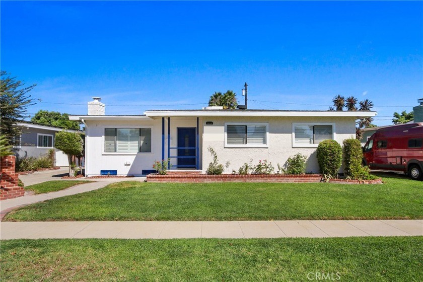 Welcome to 2690 Senasac Ave, beautifully turnkey and updated - Beach Home for sale in Long Beach, California on Beachhouse.com