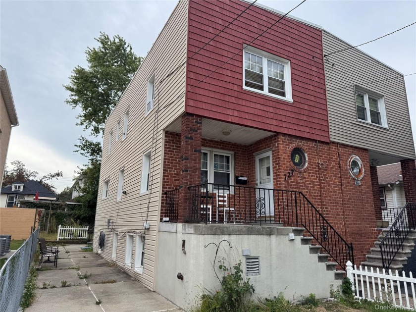 Highest and best offer by October 20th.

Welcome to this - Beach Home for sale in Bronx, New York on Beachhouse.com