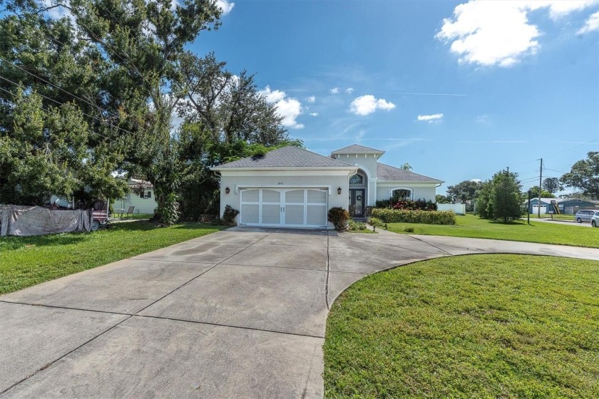 Beautiful newer construction 3/2  1/2  bath home with an - Beach Home for sale in Seminole, Florida on Beachhouse.com