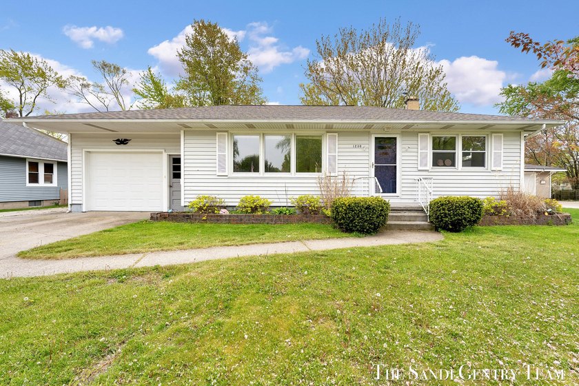 Welcome home to this charming ranch in the heart of Grand Haven! - Beach Home for sale in Grand Haven, Michigan on Beachhouse.com