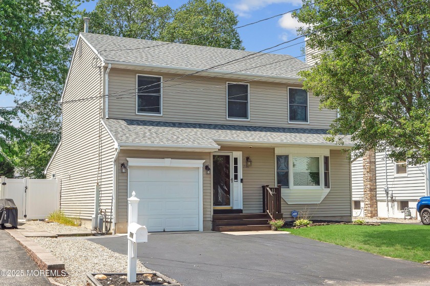 Back on Market! Buyer contingency expired. Light-filled family - Beach Home for sale in Toms River, New Jersey on Beachhouse.com