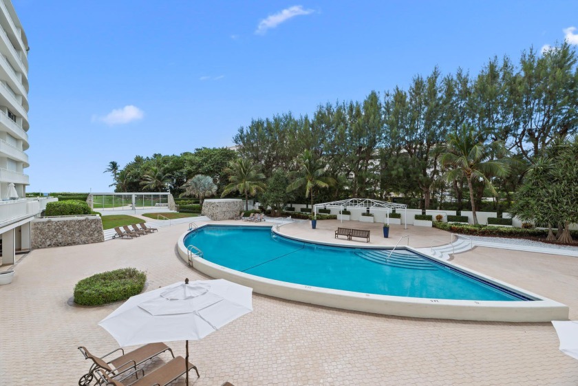 Unique opportunity to purchase and renovate corner residence - Beach Condo for sale in Palm Beach, Florida on Beachhouse.com