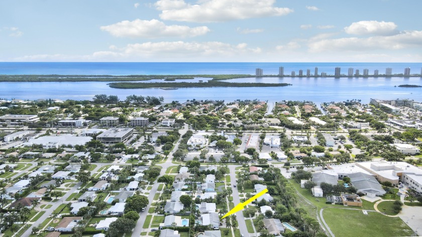 Welcome to this meticulously maintained 3-bedroom, 2-bathroom - Beach Home for sale in North Palm Beach, Florida on Beachhouse.com