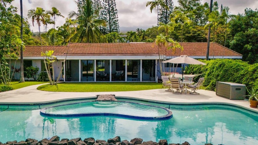 RARE OPPORTUNITY IN KONA ACRES! PERMITTED TWO STRUCTURE - Beach Home for sale in Kailua Kona, Hawaii on Beachhouse.com