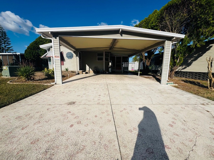 Welcome to this well-maintained 2-bedroom, 2-bath home in - Beach Home for sale in New Port Richey, Florida on Beachhouse.com