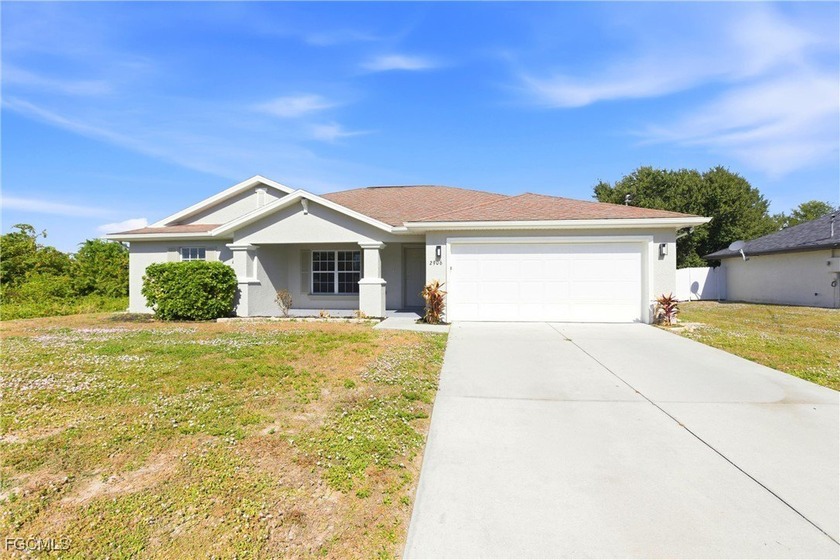 Welcome to this well-maintained 3 bedroom, 2 bathroom, 1,574 sq - Beach Home for sale in Lehigh Acres, Florida on Beachhouse.com