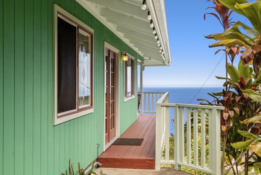 SURF & SUNSET VIEWS, LIKE NEW HOME W/GUEST QUARTERS, SOLAR - Beach Home for sale in Captain Cook, Hawaii on Beachhouse.com