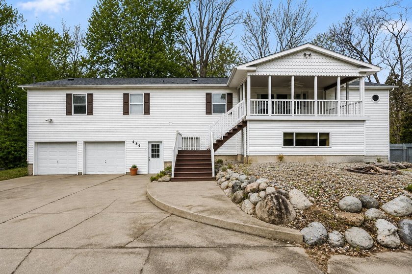 Spacious 8-bedroom, 4-bath South Haven retreat with flexible - Beach Home for sale in South Haven, Michigan on Beachhouse.com