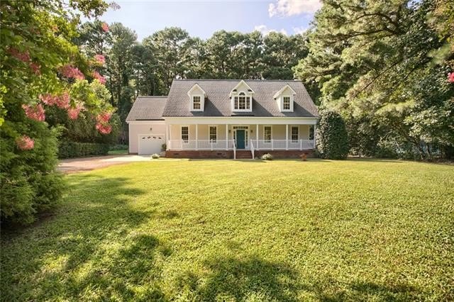 Beautiful Colonial home with community access to Piankatank - Beach Home for sale in Cobbs Creek, Virginia on Beachhouse.com