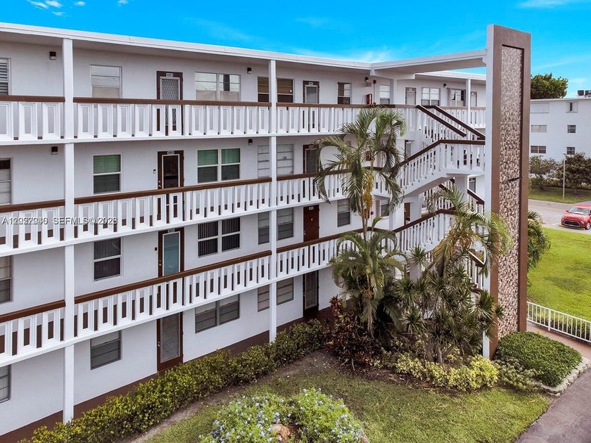 AMAZING CENTURY VILLAGE 55+COMMUNITY HOA INCLUDES CABLE, WATER - Beach Condo for sale in Deerfield Beach, Florida on Beachhouse.com
