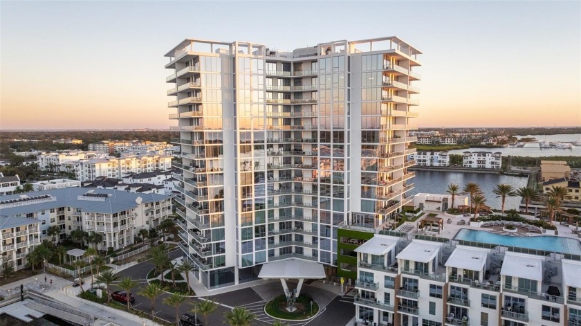 PRICED TO SELL! This 3,036 sq ft luxury condo offers not one - Beach Condo for sale in Tampa, Florida on Beachhouse.com