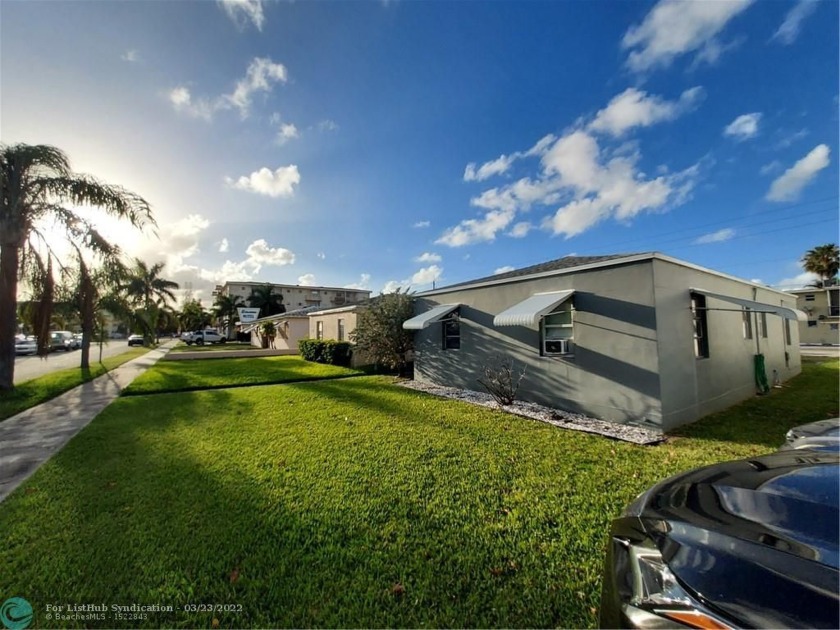 Great investment property . Duplex with 2 (1 bedroom, 1 - Beach Home for sale in Hollywood, Florida on Beachhouse.com