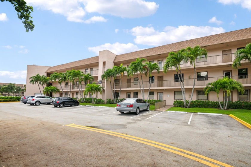 *Charming 2-Bed, 2-Bath Oasis in Sunrise Lakes Phase 4 - Your - Beach Condo for sale in Sunrise, Florida on Beachhouse.com