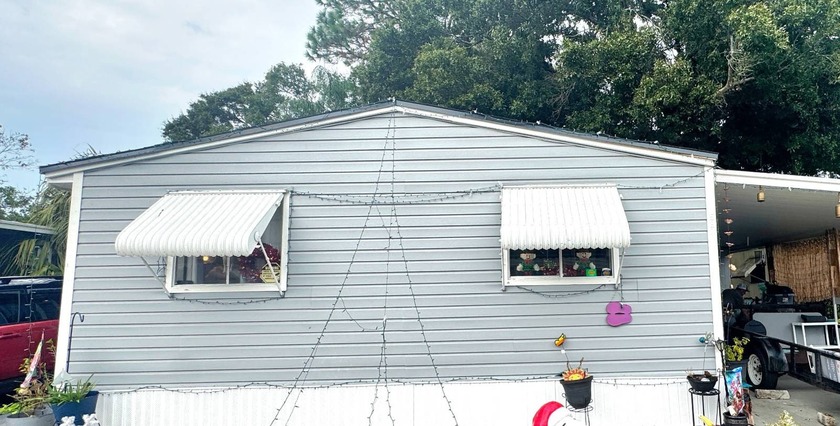 **Discover Your Dream Home in an All-Age Family Park!** - Beach Home for sale in Largo, Florida on Beachhouse.com