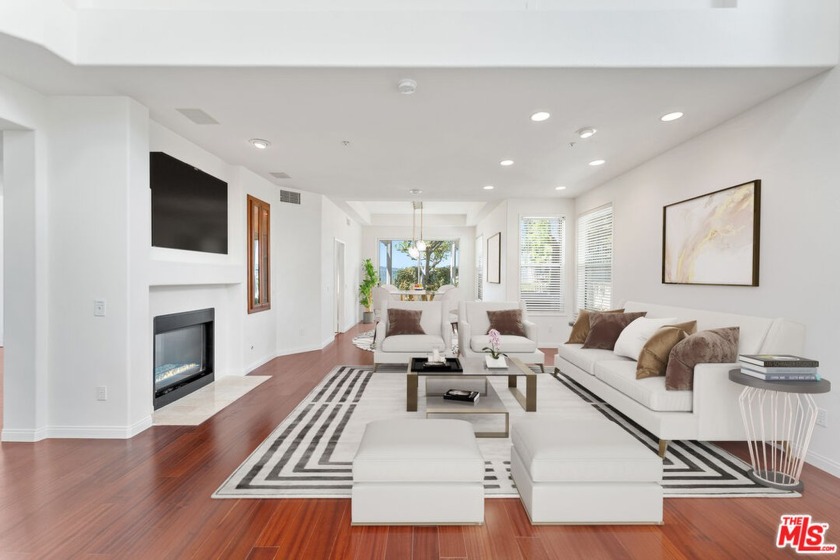 Welcome home to your Palisades Highlands retreat! One block from - Beach Home for sale in Pacific Palisades, California on Beachhouse.com