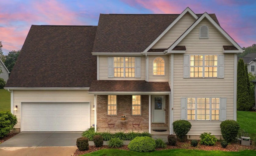 Don't miss this beautiful 4 bedroom, 4 bathroom 2-story in - Beach Home for sale in Chesterton, Indiana on Beachhouse.com