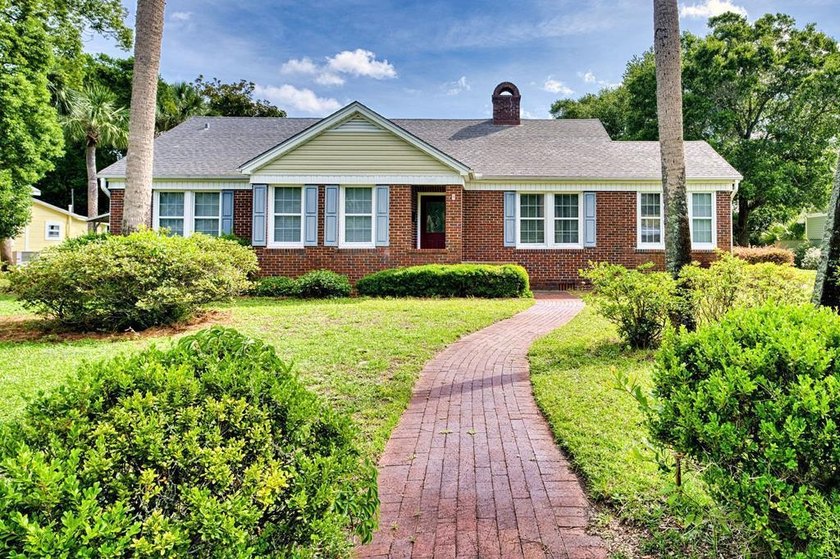 Charming 9 11th St. located in the heart of Apalachicola's south - Beach Home for sale in Apalachicola, Florida on Beachhouse.com