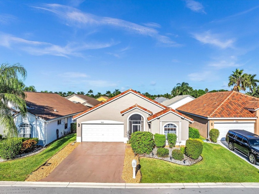 Nestled in Newport Cove's gated community, this gorgeous home - Beach Home for sale in Delray Beach, Florida on Beachhouse.com