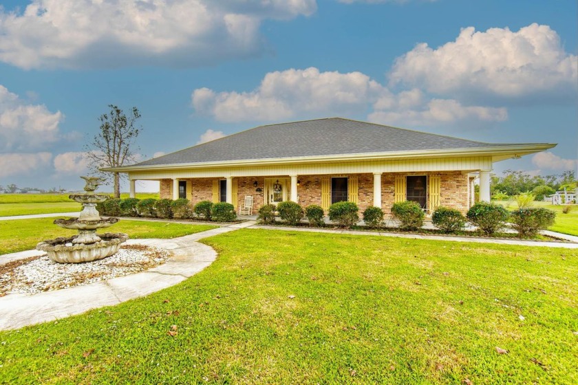 Home on the bayou! This very well maintained home has 3 large - Beach Home for sale in Houma, Louisiana on Beachhouse.com