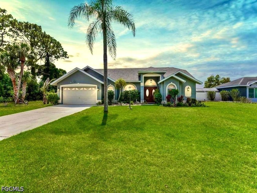 Welcome to the meticulously maintained over 2,300 sq ft 4/2 - Beach Home for sale in Lehigh Acres, Florida on Beachhouse.com