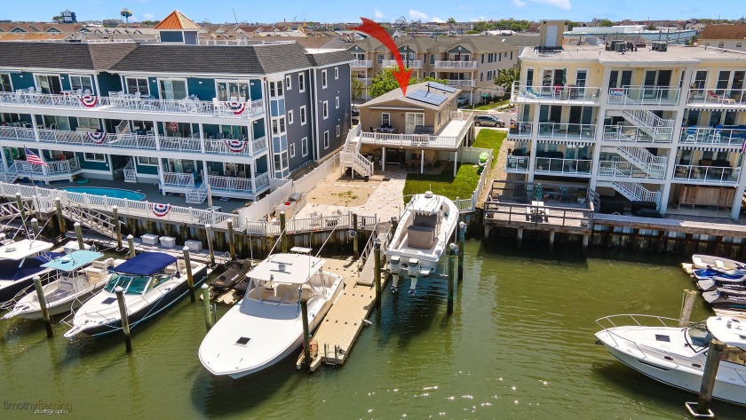 WATERFRONT SINGLE WITH BOAT SLIPS! This Bayfront home is - Beach Home for sale in Wildwood, New Jersey on Beachhouse.com