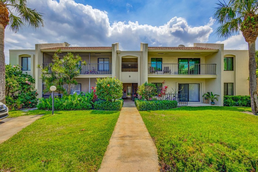 Beautiful 1/1 condo on the bottom floor in Pines of Jupiter - Beach Condo for sale in Jupiter, Florida on Beachhouse.com