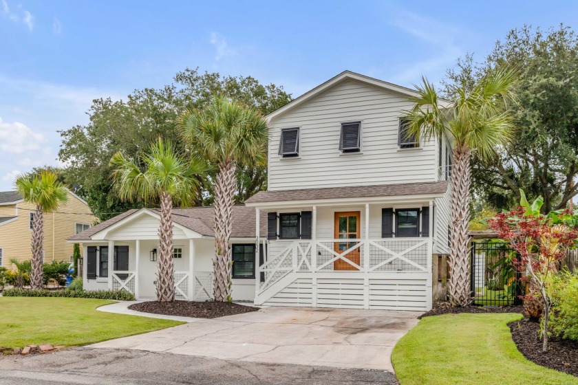 Beautifully renovated 3 bedroom beach house with expansive pool - Beach Home for sale in Isle of Palms, South Carolina on Beachhouse.com