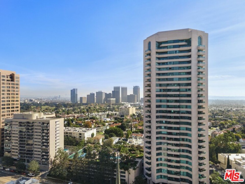 Spectacular panoramic views engulf you upon entering the formal - Beach Condo for sale in Los Angeles, California on Beachhouse.com