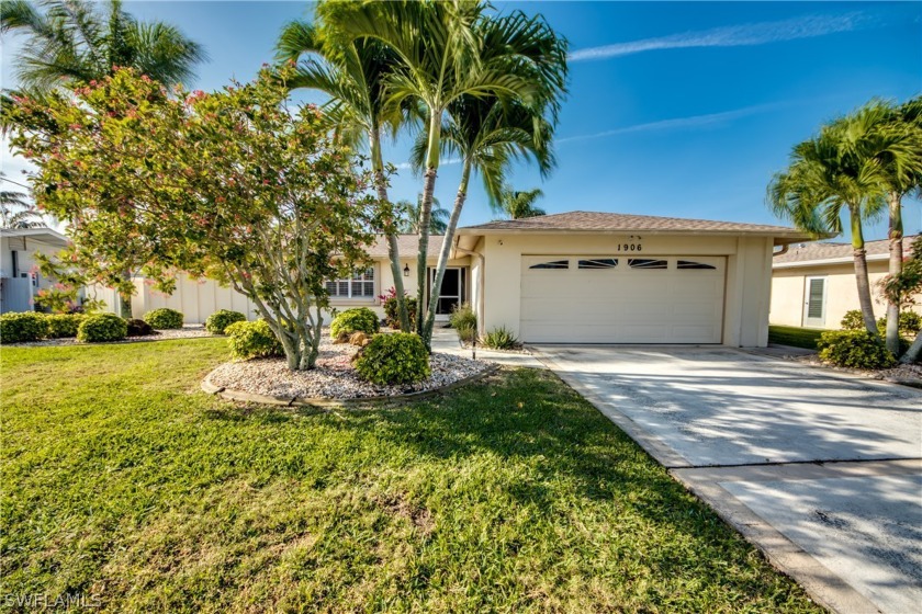 Attention Folks! Boater's Paradise! Gorgeous DIRECT SAILBOAT - Beach Home for sale in Cape Coral, Florida on Beachhouse.com