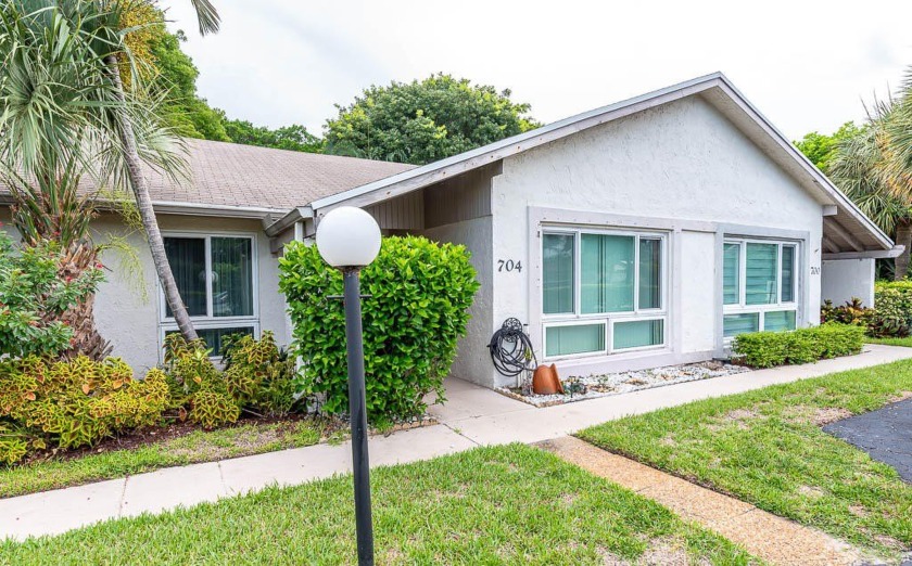 Lovely ''All Ages'' 2 bed 2 bath villa with 1440 sqft under air - Beach Home for sale in Delray Beach, Florida on Beachhouse.com