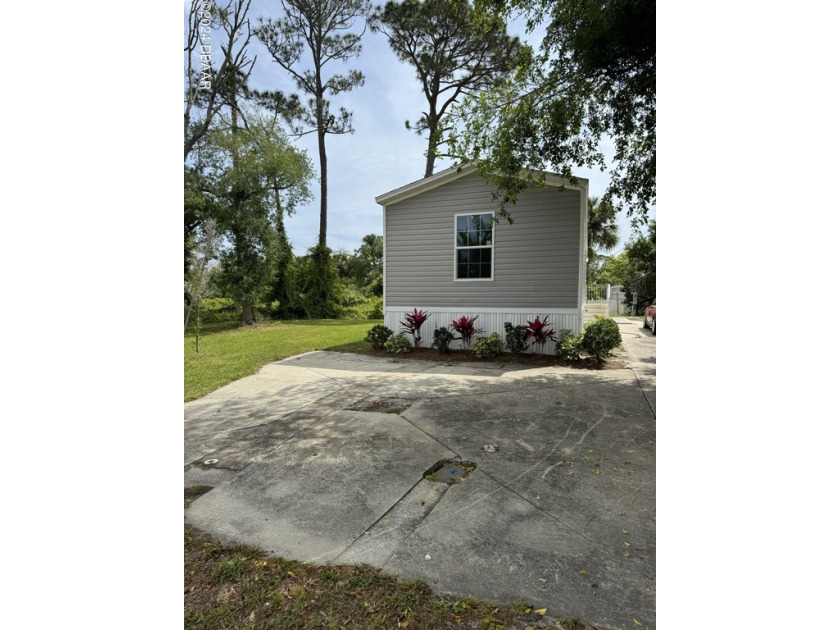 YOU CAN STOP PAYING RENT WITH THIS 2 BEDROOM 2 BATH MOBILE HOME - Beach Home for sale in Port Orange, Florida on Beachhouse.com